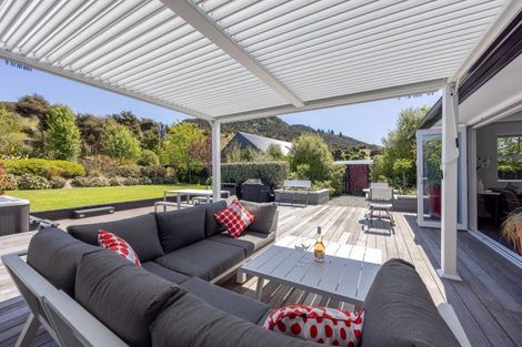 Photo of property in 43 Kingfisher Crescent, Albert Town, Wanaka, 9305