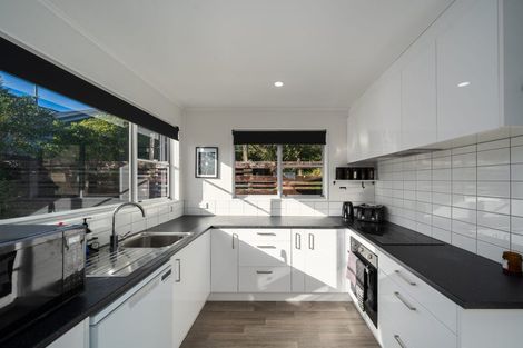 Photo of property in 97 Glanmire Road, Newlands, Wellington, 6037