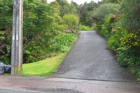 Photo of property in 207b Woodlands Park Road, Titirangi, Auckland, 0604