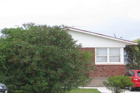 Photo of property in 2/124 Te Atatu Road, Te Atatu South, Auckland, 0610