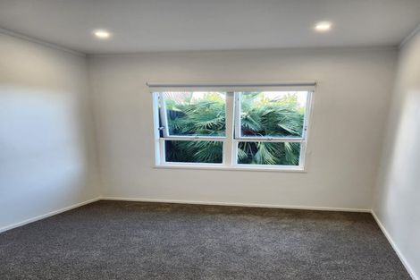 Photo of property in 2/44 Waimumu Road, Massey, Auckland, 0614