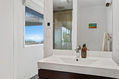 Photo of property in 17 Drayton Drive, Mount Pleasant, Christchurch, 8081