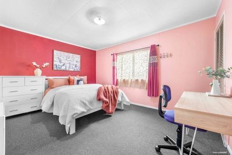 Photo of property in 32 Trojan Crescent, New Lynn, Auckland, 0600