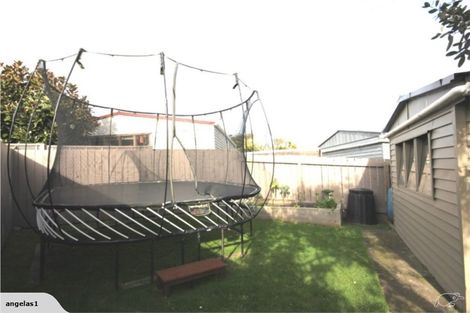 Photo of property in 44 Amberley Avenue, Te Atatu South, Auckland, 0610