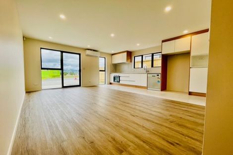 Photo of property in 22 Rorotu Avenue, Karaka, Papakura, 2113