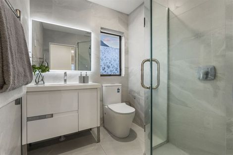 Photo of property in 1/52 Aberdeen Road, Campbells Bay, Auckland, 0620