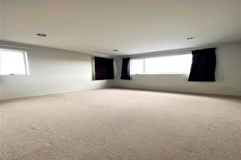 Photo of property in 18 Mulroy Place, Pinehill, Auckland, 0632