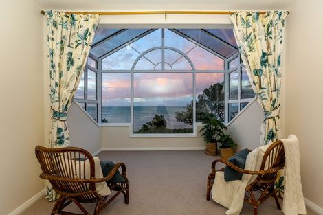 Photo of property in 1 Kawaroa Lane, New Plymouth, 4310