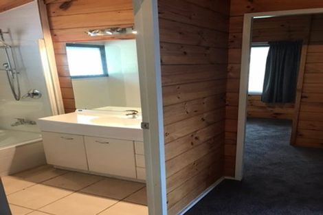 Photo of property in 11a Pendene Place, Forrest Hill, Auckland, 0620