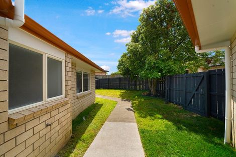 Photo of property in 5 Retreat Drive, Mangere, Auckland, 2022