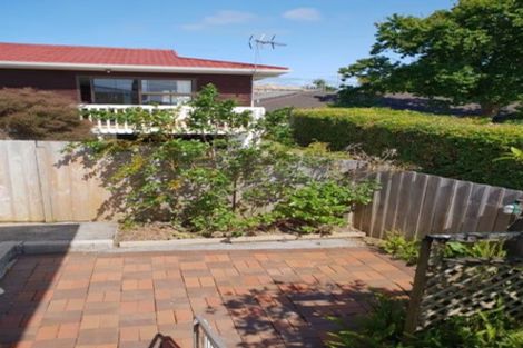Photo of property in 2/9 Lex Avenue, Green Bay, Auckland, 0604
