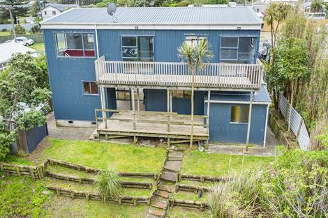 Photo of property in 32 Himatangi Street, Himatangi Beach, Foxton, 4891
