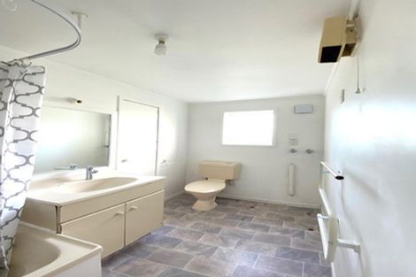 Photo of property in 48 Valley View Road, Glenfield, Auckland, 0629