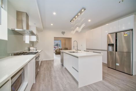 Photo of property in 11 San Casello Rise, Henderson, Auckland, 0612