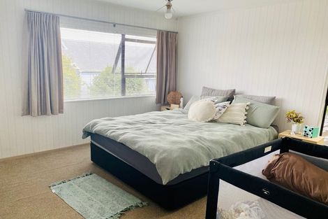 Photo of property in 2/7 Lynngate Place, Hillcrest, Auckland, 0627