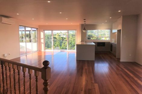 Photo of property in 27 Peter Terrace, Castor Bay, Auckland, 0620