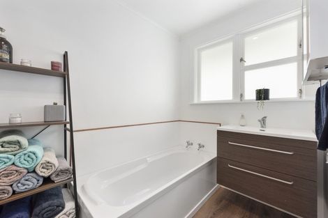 Photo of property in 13 Edelweiss Grove, Timberlea, Upper Hutt, 5018