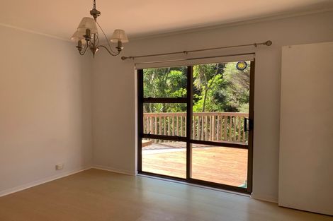 Photo of property in 2/6 Sonnenberg Way, Titirangi, Auckland, 0604