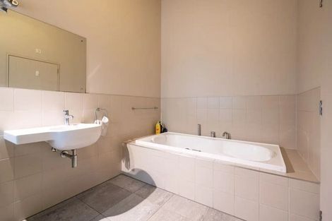 Photo of property in 10/2 Manor Place, Dunedin Central, Dunedin, 9016