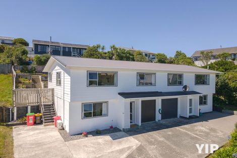 Photo of property in 9a Pimlico Place, Newlands, Wellington, 6037