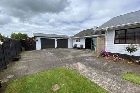 Photo of property in 16 Kamahi Avenue, Hawera, 4610
