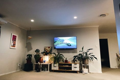 Photo of property in 1/2 Hobby Avenue, Birkdale, Auckland, 0626