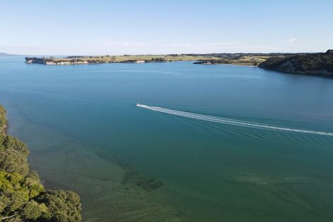 Photo of property in 254 Wade River Road, Wade Heads, Whangaparaoa, 0932