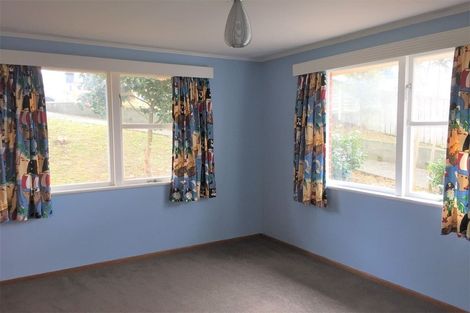 Photo of property in 38 Saint Johns Terrace, Tawa, Wellington, 5028