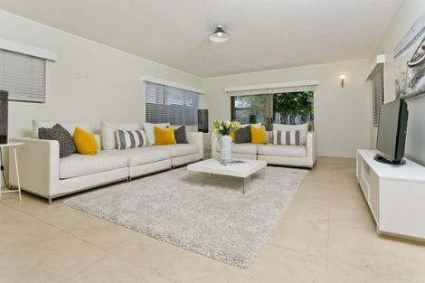 Photo of property in 1/26 County Road, Torbay, Auckland, 0630