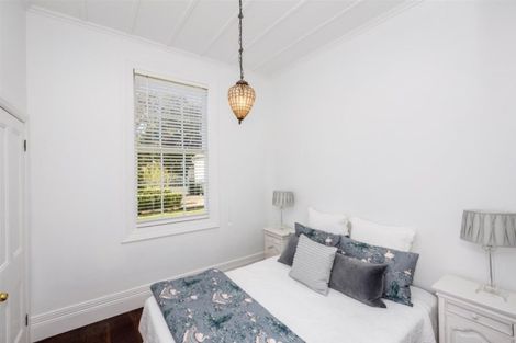 Photo of property in 100 Belt Road, New Plymouth, 4310