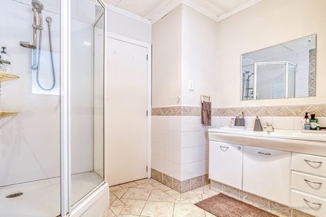 Photo of property in 2/33 Lowtherhurst Road, Massey, Auckland, 0614