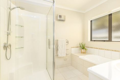 Photo of property in 22 Bluewater Place, Paraparaumu, 5032