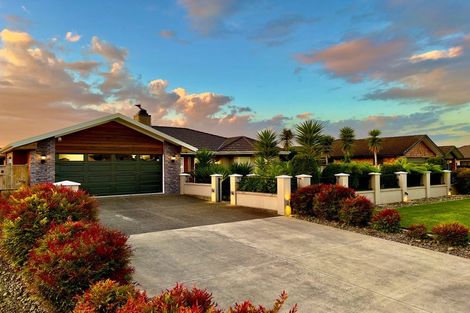 Photo of property in 15 Okarito Avenue, Levin, 5510