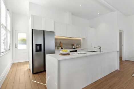 Photo of property in 4 Clarence Road, Northcote Point, Auckland, 0627