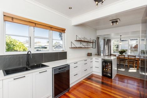 Photo of property in 235 Georges Drive, Napier South, Napier, 4110