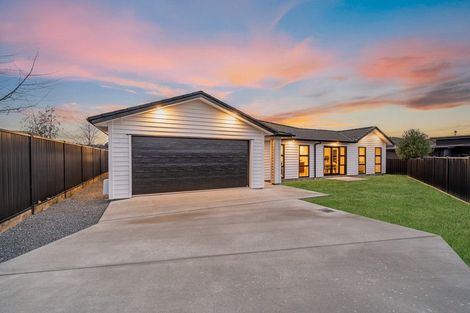 Photo of property in 4 Mcmillan Lane, Wallaceville, Upper Hutt, 5018