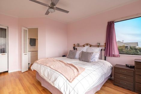 Photo of property in 4 Scott Avenue, Otaki Beach, Otaki, 5512