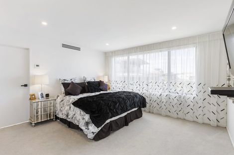 Photo of property in 18a Marama Street, Castor Bay, Auckland, 0620