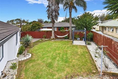 Photo of property in 2 Brentford Place, Manurewa, Auckland, 2102