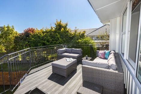 Photo of property in 31 Dowling Grove, Silverstream, Upper Hutt, 5019