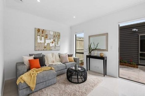 Photo of property in 69 Pepene Avenue, Takanini, 2112