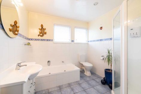 Photo of property in 36 Butterworth Drive, Glendene, Auckland, 0602