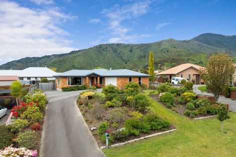 Photo of property in 4 Glentui Place, Waikawa, Picton, 7220