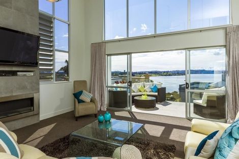 Photo of property in 15 Courtneys, West Harbour, Auckland, 0618