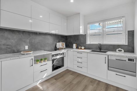 Photo of property in 1/109 Target Road, Totara Vale, Auckland, 0629