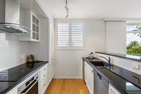 Photo of property in 3/25 Stanley Point Road, Stanley Point, Auckland, 0624