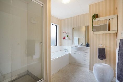 Photo of property in 124 Amberley Avenue, Highbury, Palmerston North, 4412