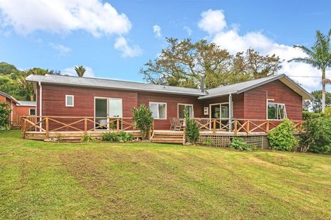 Photo of property in 40 Driving Creek Road, Coromandel, 3506