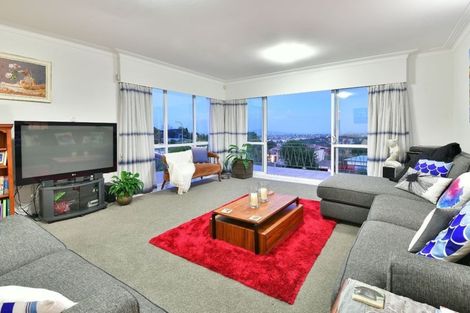 Photo of property in 7 Girrahween Drive, Totara Vale, Auckland, 0629