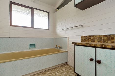 Photo of property in 7 Pakira Avenue, Glendene, Auckland, 0602